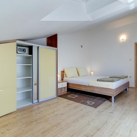 Apartmani Lili Novi Vinodolski Esterno foto