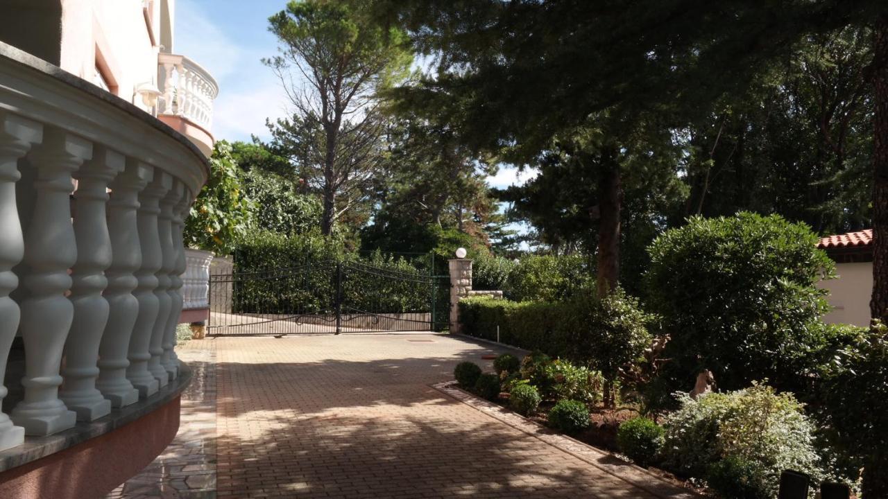 Apartmani Lili Novi Vinodolski Esterno foto