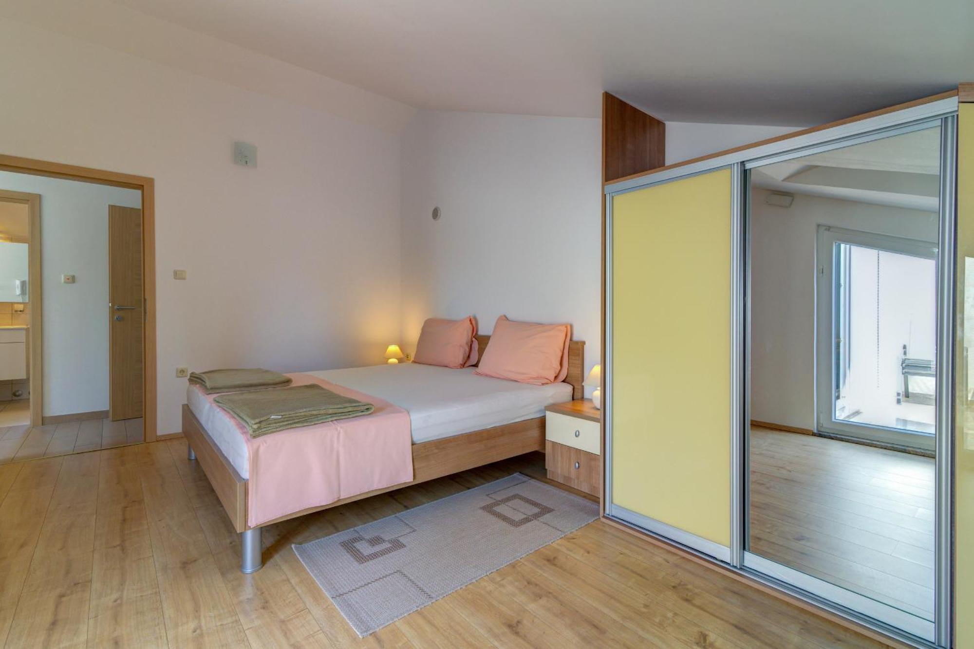 Apartmani Lili Novi Vinodolski Esterno foto