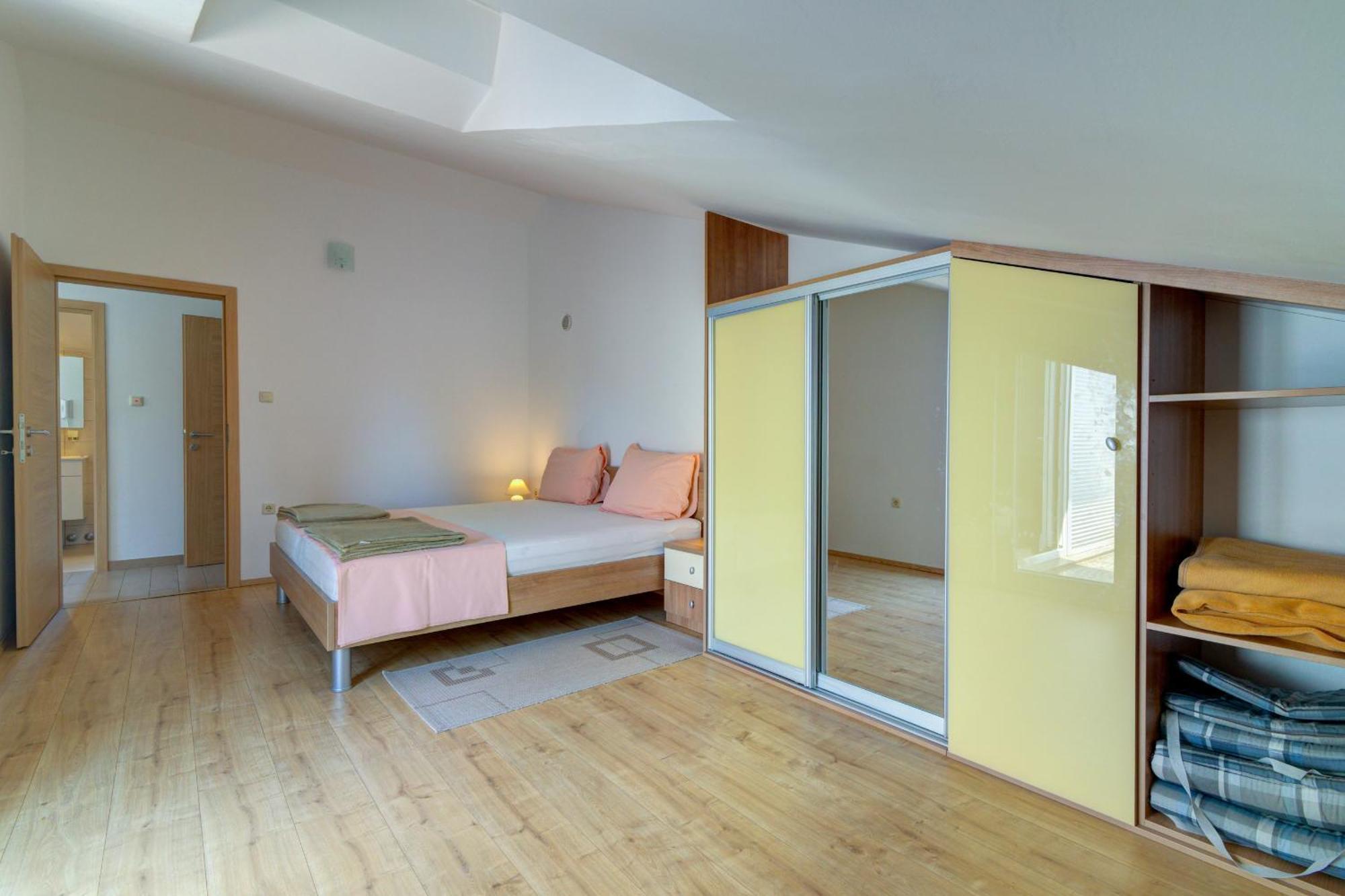 Apartmani Lili Novi Vinodolski Esterno foto