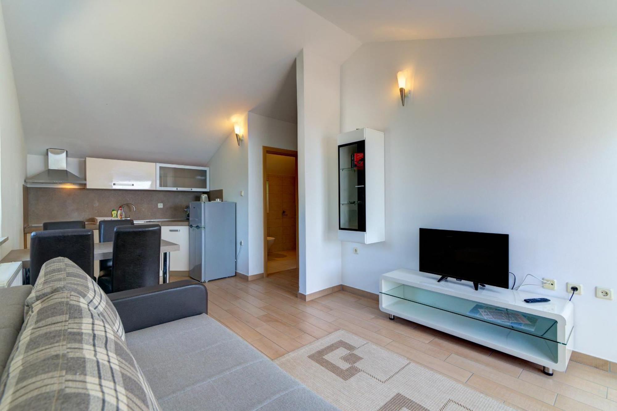 Apartmani Lili Novi Vinodolski Esterno foto