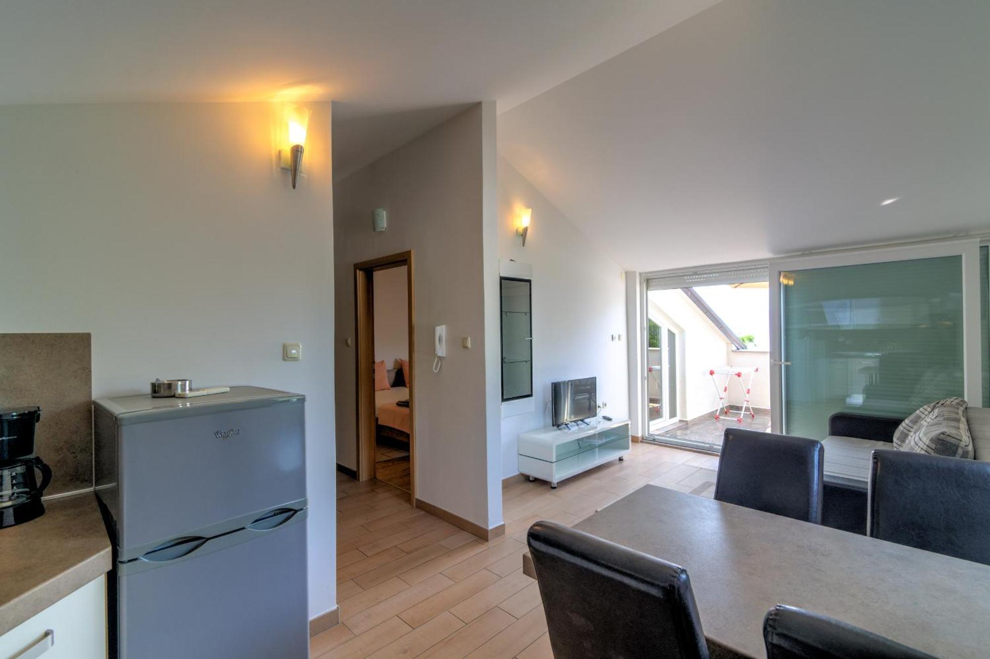 Apartmani Lili Novi Vinodolski Esterno foto